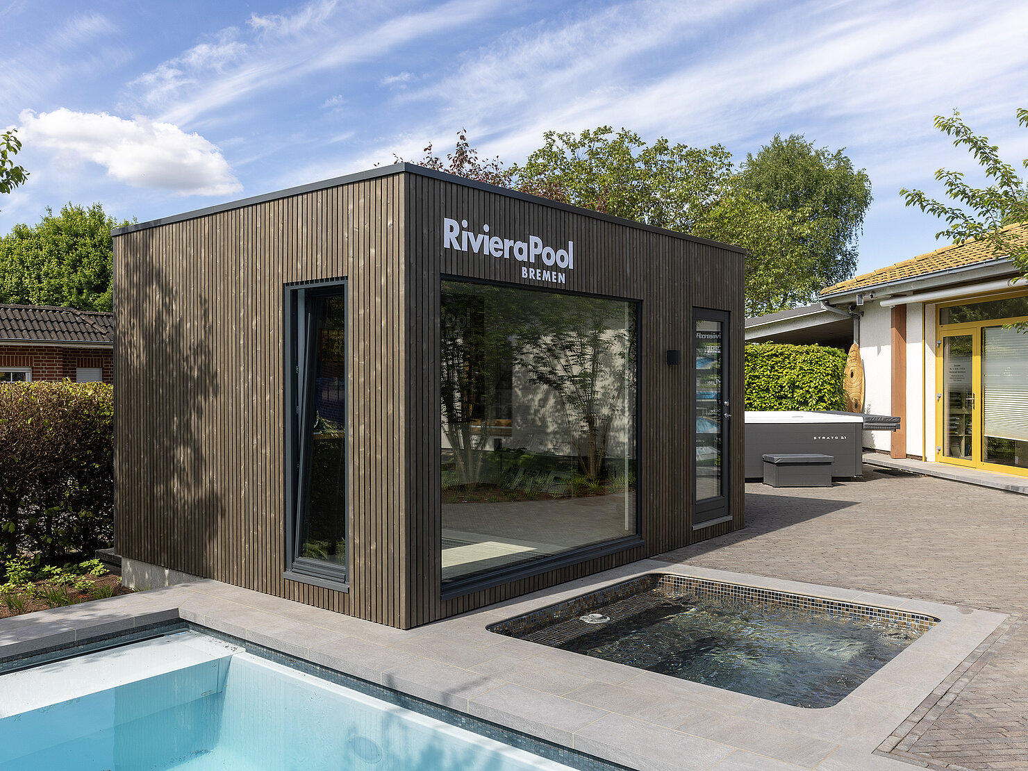 Showgarten: CSIDE 21 mit RivieraPool-Haus & Strato 2.1 im Hintergrund