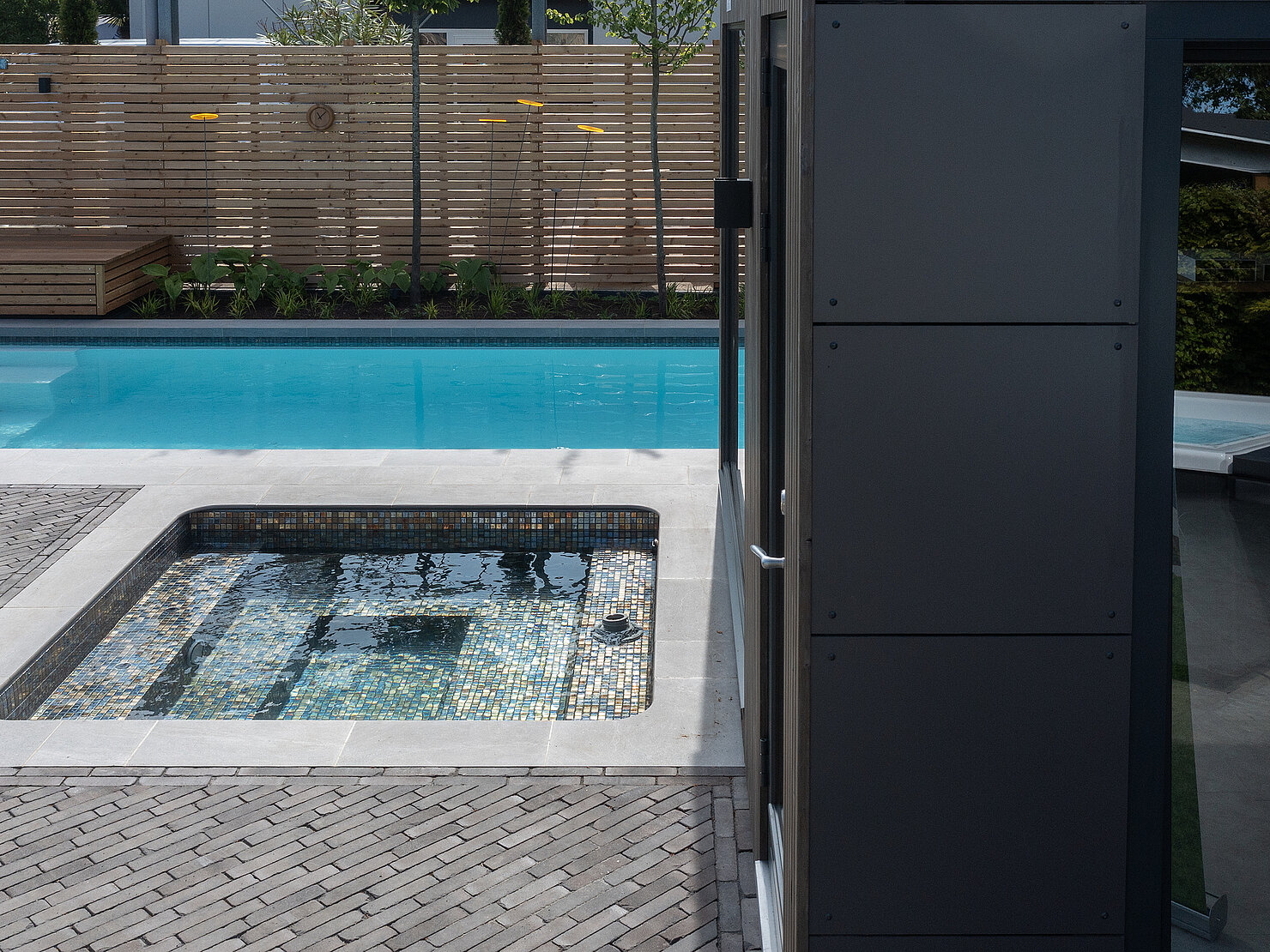 CSIDE 21 vor Modena Pool & Holzsichtschutz – Wellness plus Schwimmen in Bremen